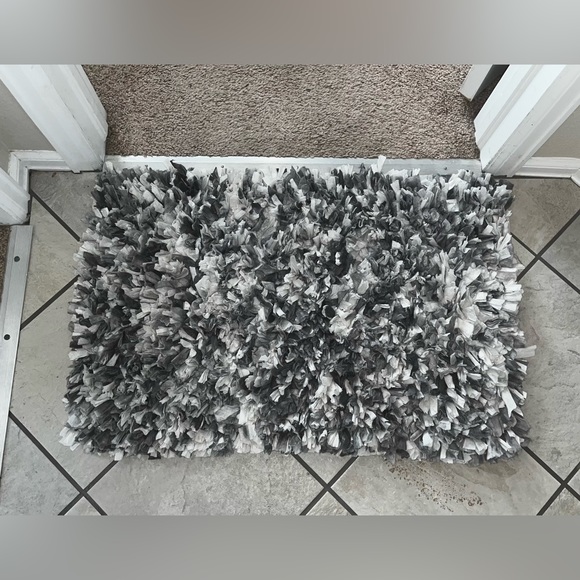 Gray and white Rug - Picture 8 of 9